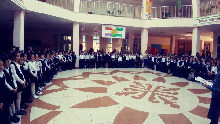 Әр дүйсенбі күні өтетін апталық жиыннан үзінді