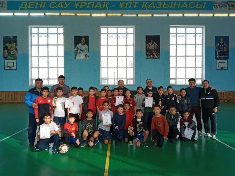 Футболдан қалалық мектептер арасында өткізілген "Ұлы Абайдың 175 жылдығына арналған  іс -шарадан 5-ші сынып ұлдары І-ші орынды иеленді